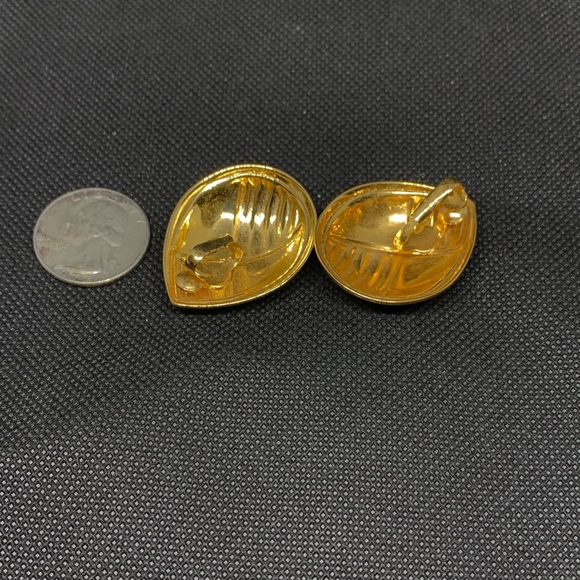 Black beige and gold clip on earrings - Picture 3 of 3